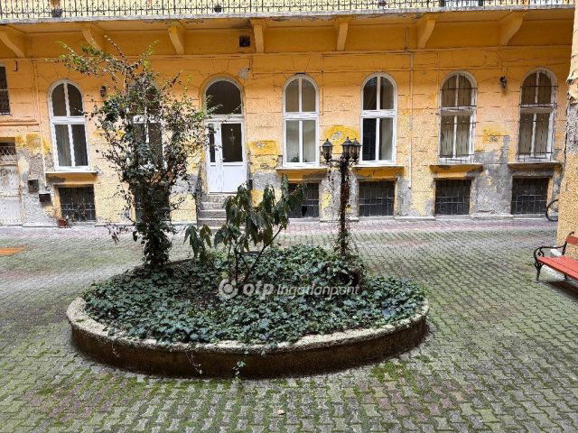 Eladó téglalakás, Budapesten, VIII. kerületben 90 M Ft