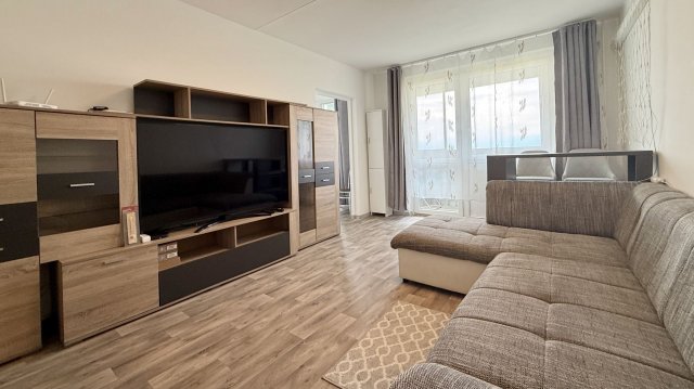 Eladó panellakás, Debrecenben 67.9 M Ft, 3 szobás