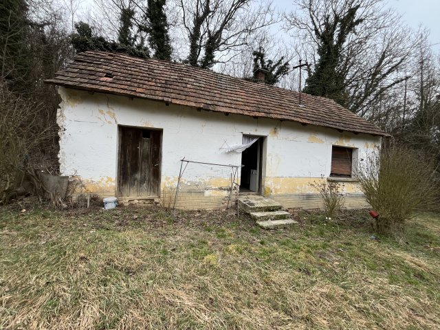 Eladó családi ház, Dióskálon 8.9 M Ft, 1 szobás