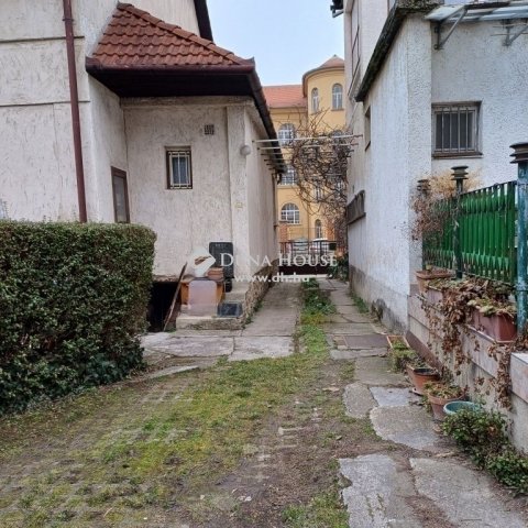 Eladó ikerház, Pécsett 59 M Ft, 4 szobás / költözzbe.hu