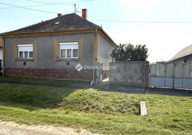 Eladó családi ház, Salköveskúton 38.9 M Ft, 2 szobás