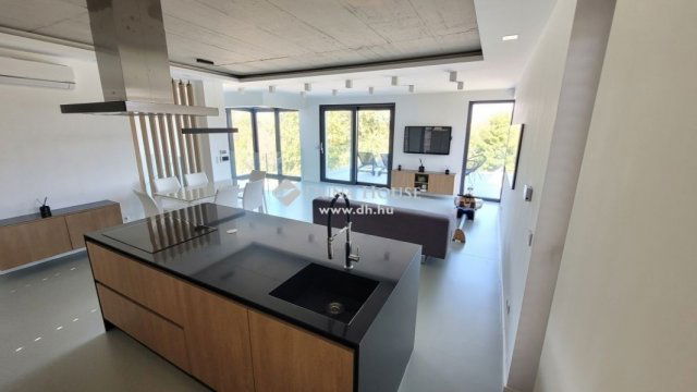 Eladó családi ház, Törökbálinton 398 M Ft, 5 szobás