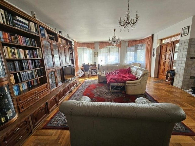 Eladó családi ház, Budapesten, XVIII. kerületben 140 M Ft