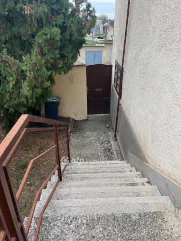 Eladó családi ház, Versenden 16.9 M Ft, 4 szobás