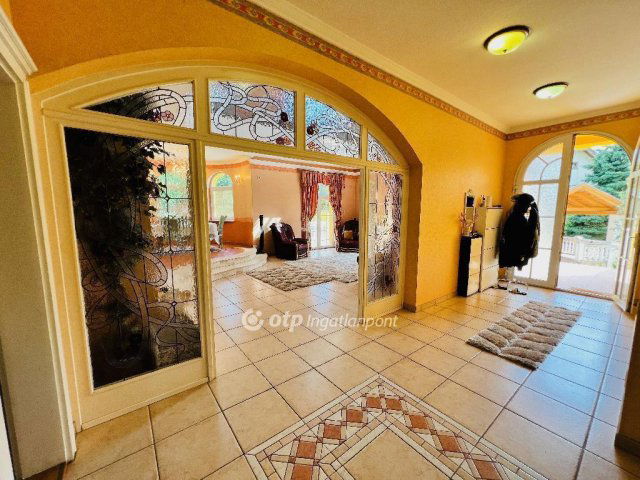 Eladó családi ház, Budapesten, XVI. kerületben 236 M Ft