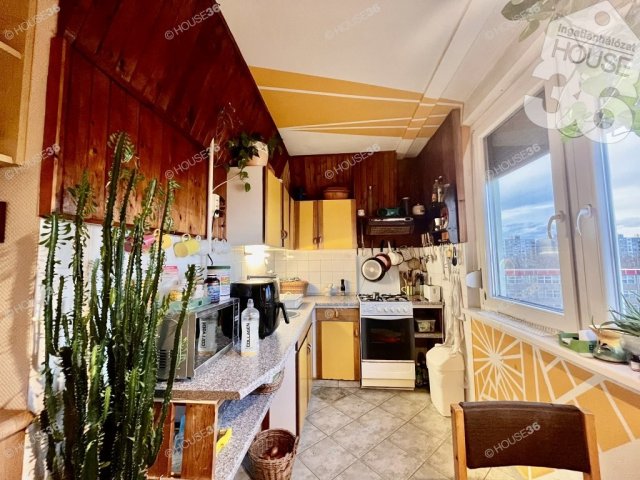 Eladó panellakás, Kecskeméten 53.5 M Ft, 3 szobás