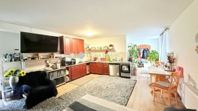 Eladó családi ház, Pilismaróton 145 M Ft, 7 szobás