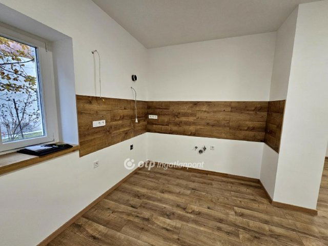 Eladó téglalakás, Kalocsán 35.9 M Ft, 2 szobás