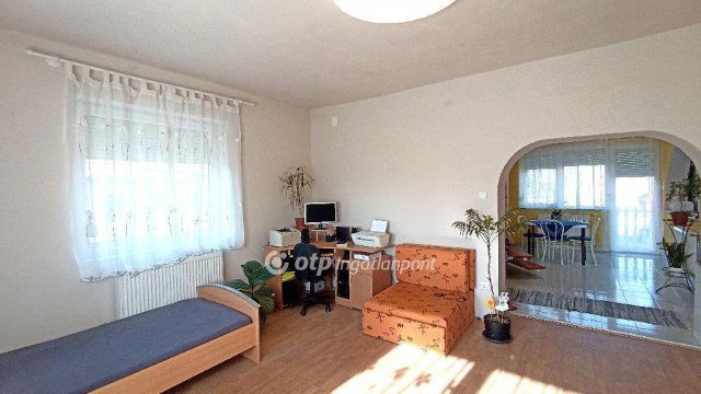 Eladó családi ház, Jászfényszarun 45.9 M Ft, 5 szobás