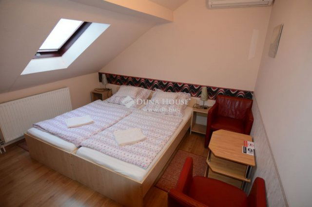 Eladó hotel, Nagykőrösön 170 M Ft, 7 szobás