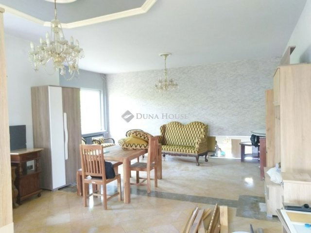 Eladó családi ház, Dunaharasztin 129 M Ft, 9 szobás