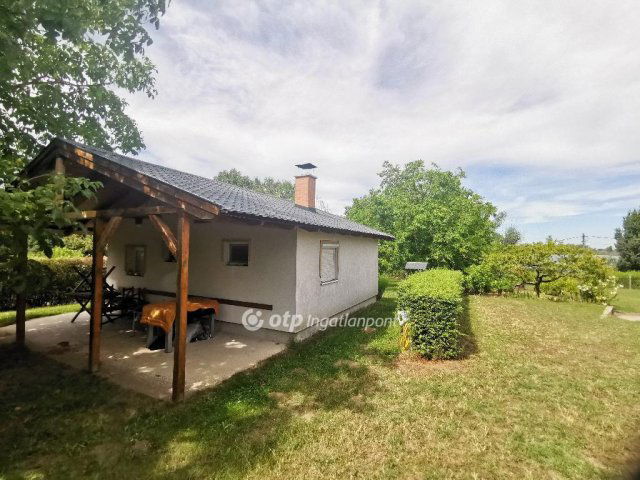 Eladó családi ház, Oroszlányban 48.9 M Ft, 1+1 szobás