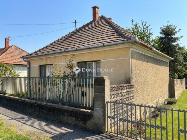 Eladó családi ház, Hegyeshalomban 34.9 M Ft, 3 szobás