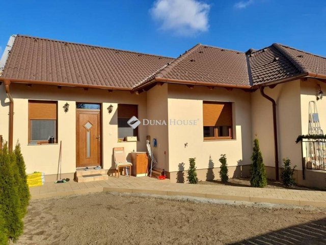 Eladó ikerház, Gödöllőn, Székely Bertalan utcában 94.5 M Ft