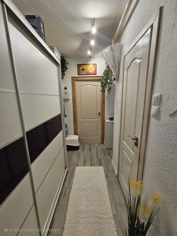 Eladó panellakás, Pécsett 45 M Ft, 3 szobás