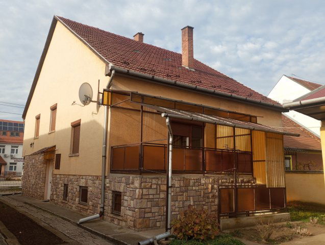 Eladó családi ház, Füzesabonyban 83 M Ft, 5 szobás