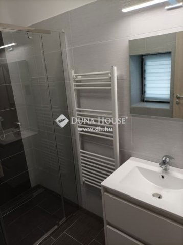 Eladó téglalakás, Pécsett 49.9 M Ft, 1 szobás