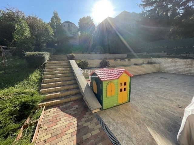 Eladó családi ház, Budapesten, II. kerületben 393.75 M Ft