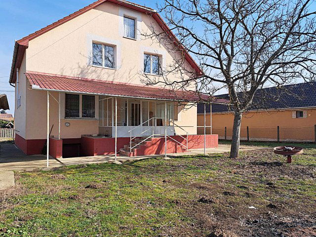 Eladó családi ház, Újfehértón 45 M Ft, 5+1 szobás