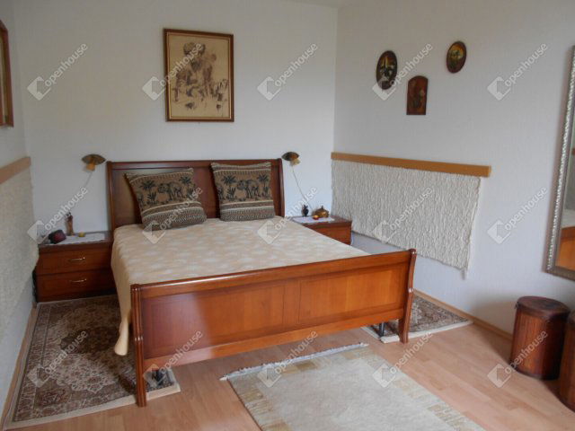 Eladó téglalakás, Hévízen 55 M Ft, 3 szobás