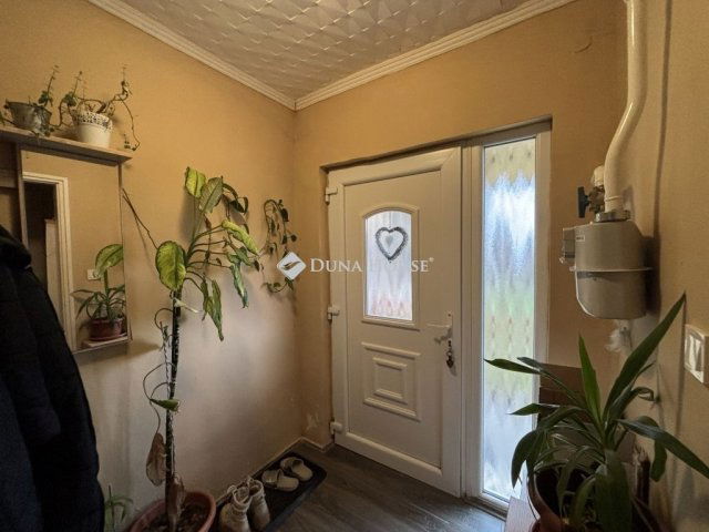 Eladó családi ház, Bajóton 30 M Ft, 3 szobás