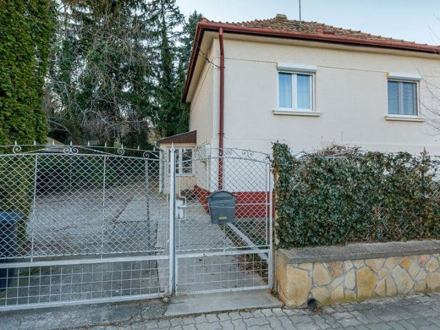 Eladó családi ház, Hévízen 70.7 M Ft, 4 szobás