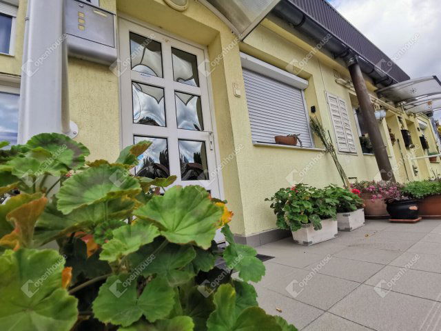 Eladó téglalakás, Székesfehérvárott 69.9 M Ft, 3 szobás