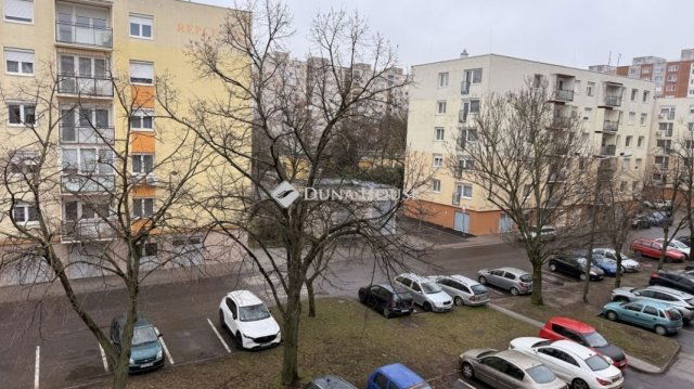 Eladó panellakás, Győrött 46.3 M Ft, 2 szobás