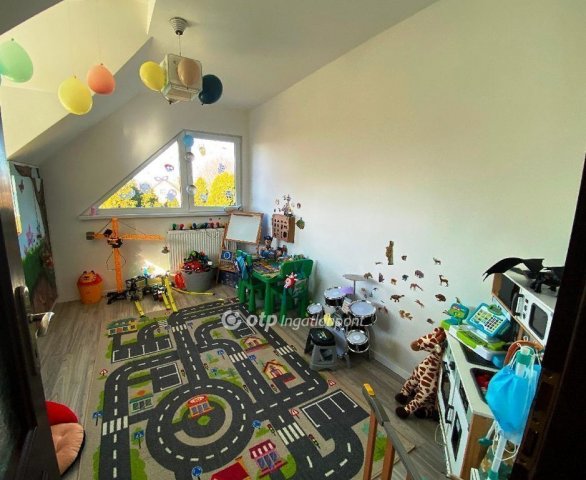 Eladó családi ház, Szigetcsépen 158.9 M Ft, 5 szobás