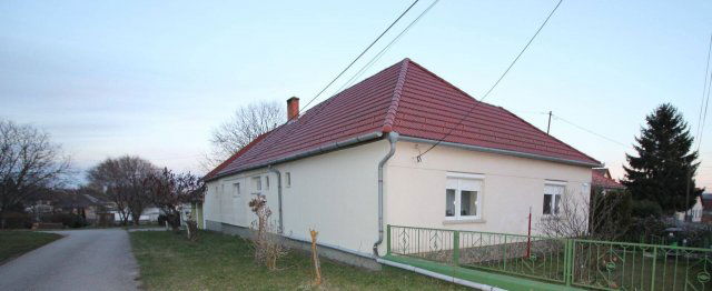 Eladó családi ház, Nagymányokon 74.5 M Ft, 6 szobás