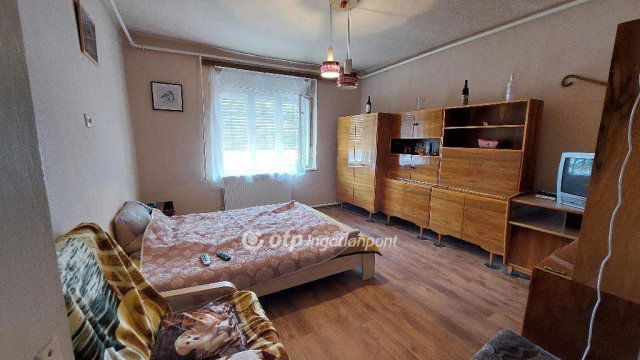 Eladó családi ház, Kisújszálláson 15 M Ft, 3 szobás