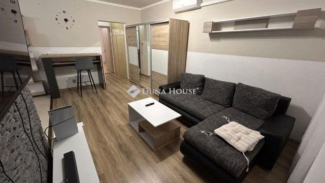 Eladó panellakás, Balatonalmádiban 79.9 M Ft, 4 szobás