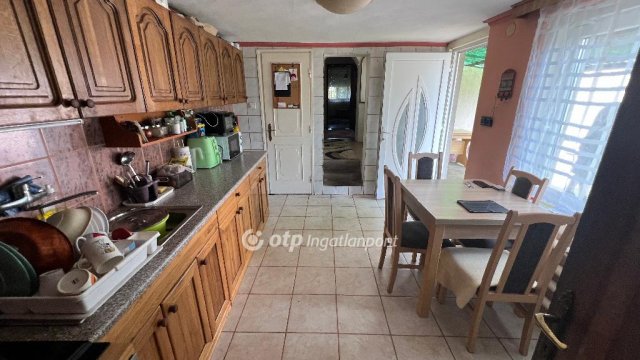 Eladó családi ház, Emődön 18 M Ft, 1+2 szobás
