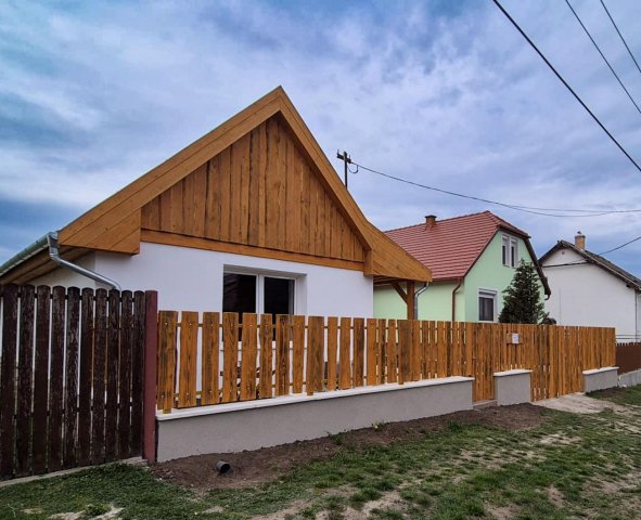 Eladó családi ház, Vértesbogláron 69.9 M Ft, 2 szobás