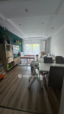 Eladó téglalakás, Mosonmagyaróváron 47.9 M Ft, 2+1 szobás