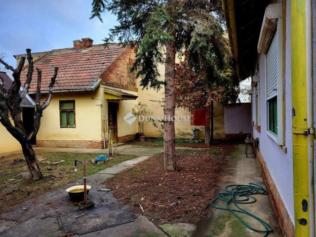 Eladó családi ház, Szegeden 69 M Ft, 2 szobás