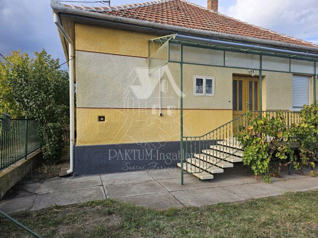 Eladó családi ház, Újszászon 16.5 M Ft, 2+1 szobás