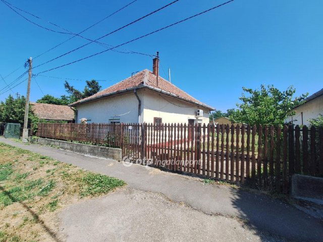 Eladó családi ház, Füzesgyarmaton 12.7 M Ft, 2 szobás