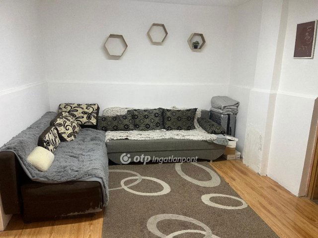 Eladó családi ház, Szentesen 26.9 M Ft, 3 szobás