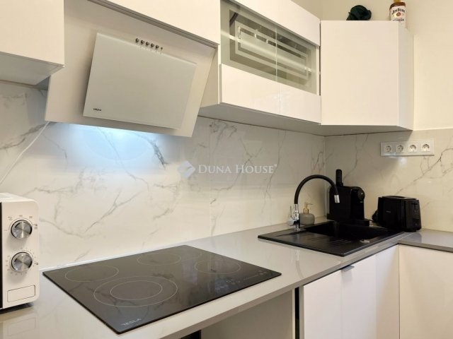 Eladó téglalakás, Pécsett 43.9 M Ft, 2 szobás