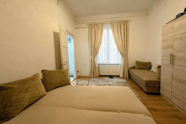 Eladó téglalakás, Budapesten, VIII. kerületben 66.2 M Ft