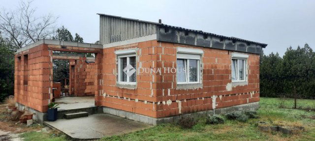 Eladó családi ház, Dunaharasztin 52 M Ft, 3 szobás