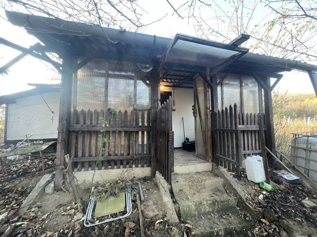 Eladó családi ház, Szekszárdon 8.5 M Ft, 1 szobás