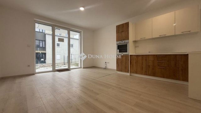 Eladó téglalakás, Szombathelyen 72.5 M Ft, 1+2 szobás