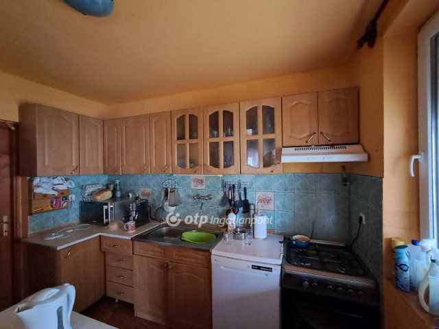 Eladó családi ház, Kisújszálláson 37 M Ft, 3 szobás