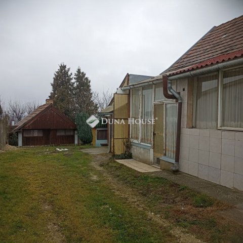 Eladó családi ház, Zalaegerszegen 28 M Ft, 2 szobás