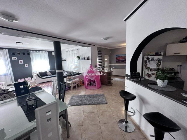 Eladó családi ház, Üllőn 117 M Ft, 6 szobás