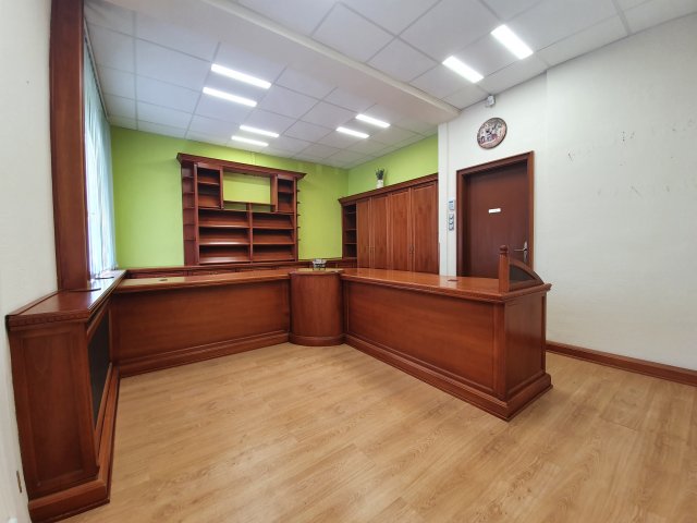 Kiadó üzlethelyiség, Debrecenben, Vár utcában 250 E Ft / hó
