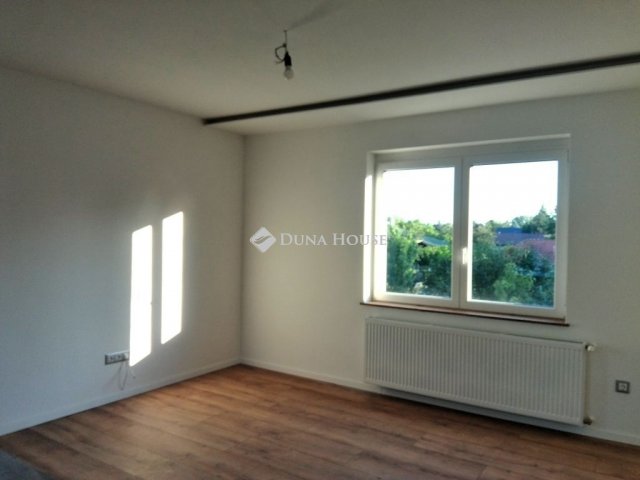 Eladó téglalakás, Velencén 89.7 M Ft, 4 szobás