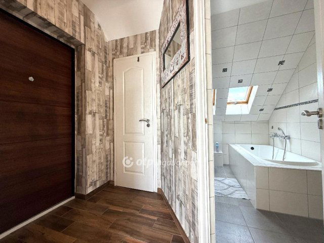 Eladó téglalakás, Pilisvörösváron 67.5 M Ft, 2 szobás